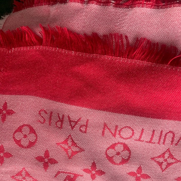 SOLD Authentic Louis Vuitton Shall - Picture 8 of 13